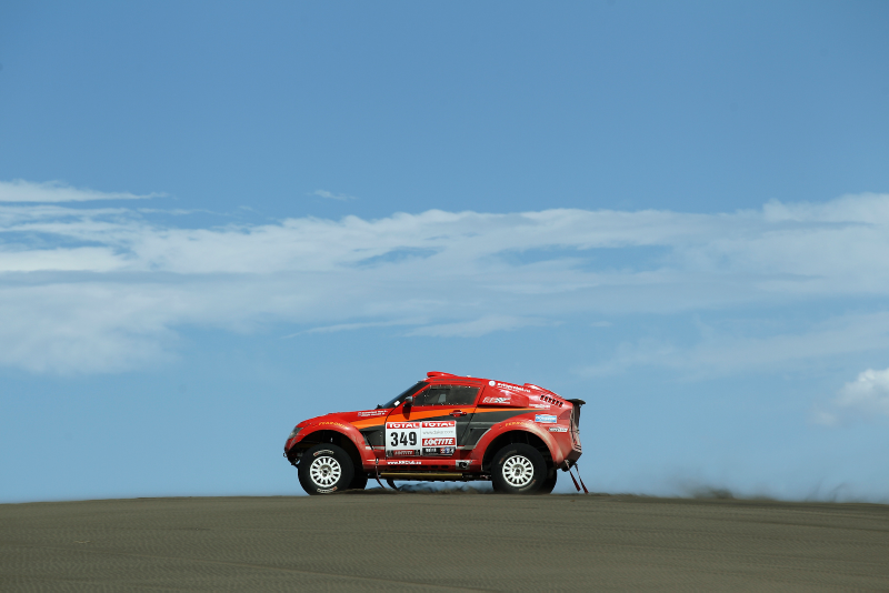 Illustration for article titled The Dakar Race Looks Pretty Much Like A Post-Apocalyptic Hellscape